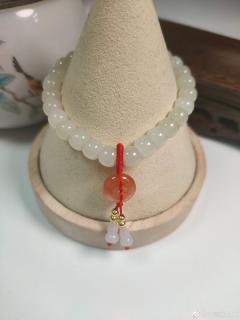上新和田玉手串,藕粉淡粉,搭配南红玛瑙平安扣,天然翡翠葫芦,有纹不全